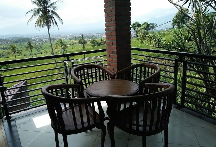 Отель Bukit Alamanda Resort & Resto