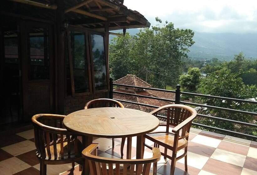 Отель Bukit Alamanda Resort & Resto