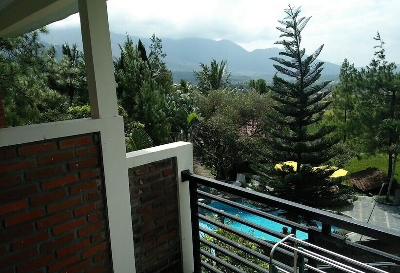 Отель Bukit Alamanda Resort & Resto