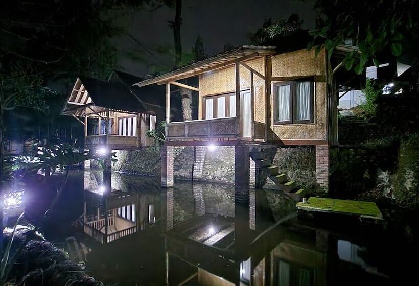 Отель Bukit Alamanda Resort & Resto