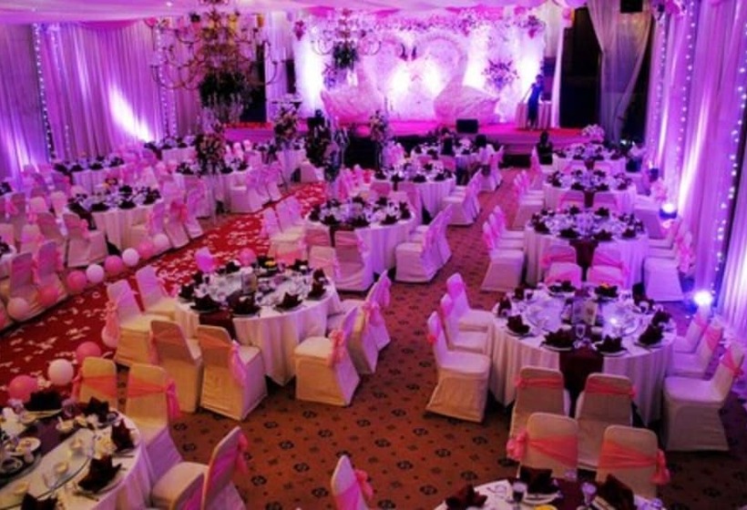 ホテル Bumi Senyiur