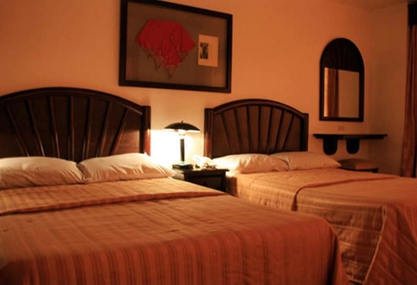 בית מלון כפרי The Golden Pine