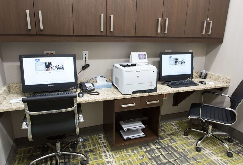 فندق Hampton Inn By Hilton Lloydminster