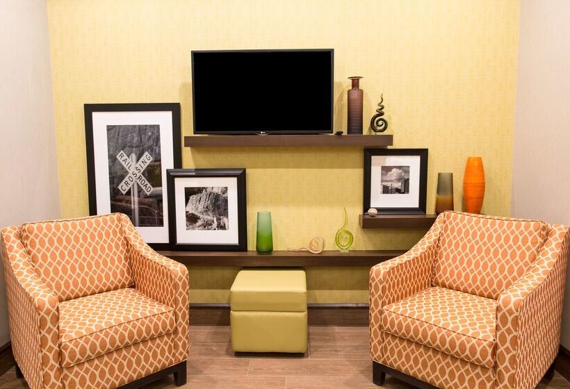 فندق Hampton Inn By Hilton Lloydminster