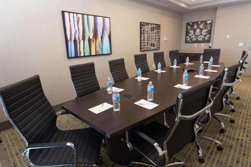 فندق Hampton Inn By Hilton Lloydminster