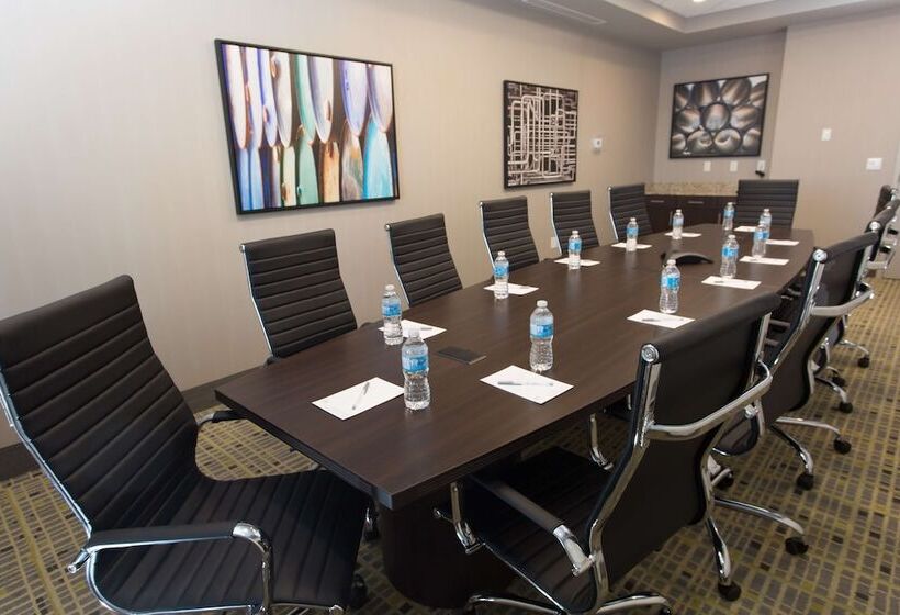 فندق Hampton Inn By Hilton Lloydminster