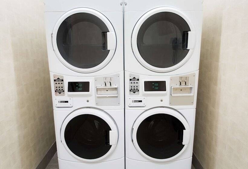 فندق Hampton Inn By Hilton Lloydminster