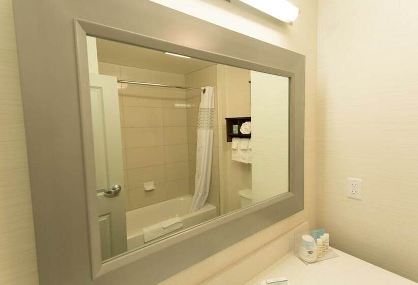 فندق Hampton Inn By Hilton Lloydminster