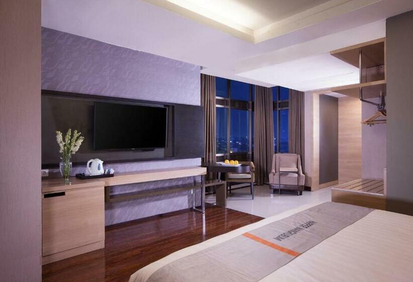 בית מלון כפרי Harper Malioboro Yogyakarta By Aston