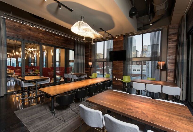 هتل Hilton Garden Inn Louisville Downtown