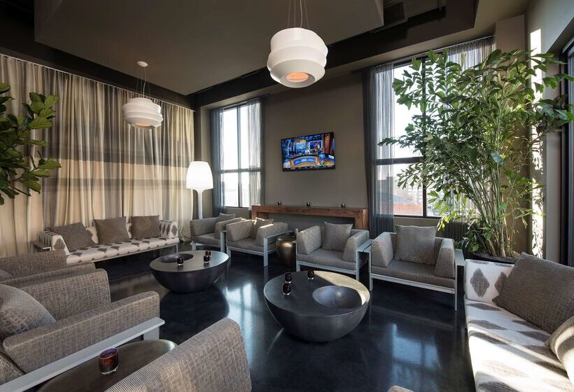 هتل Hilton Garden Inn Louisville Downtown