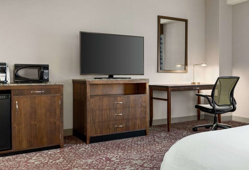 هتل Hilton Garden Inn Louisville Downtown