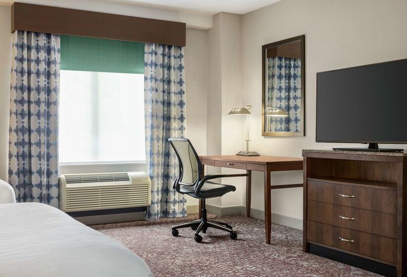 هتل Hilton Garden Inn Louisville Downtown