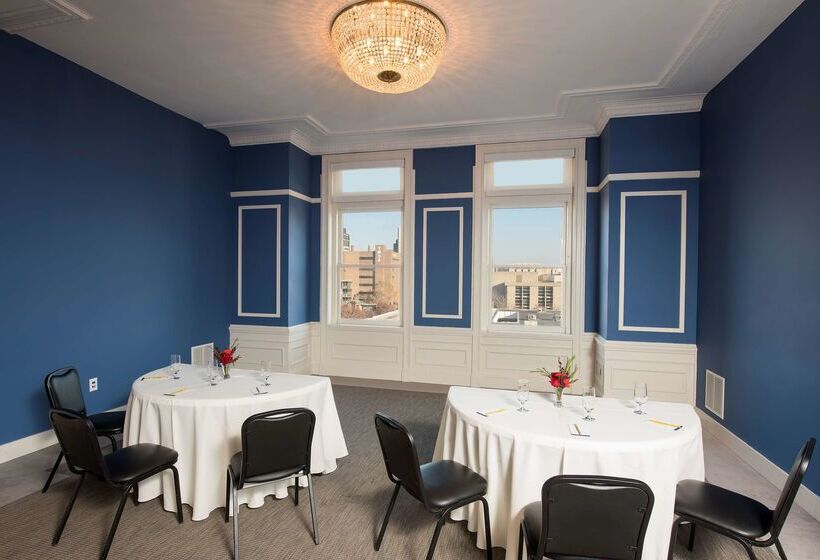 هتل Hilton Garden Inn Louisville Downtown