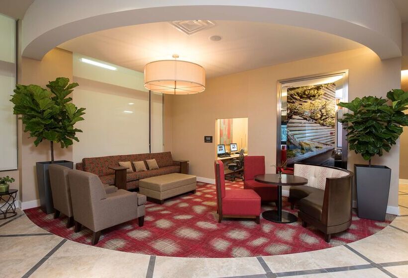 هتل Hilton Garden Inn Louisville Downtown