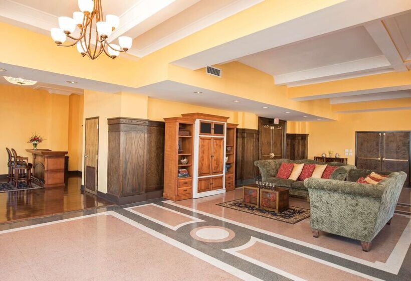 هتل Hilton Garden Inn Louisville Downtown