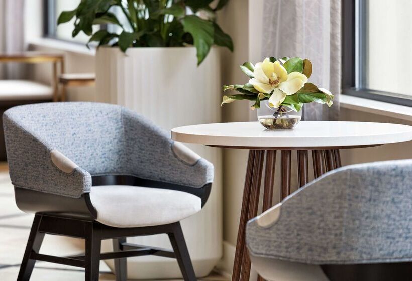 هتل Hilton Garden Inn Louisville Downtown