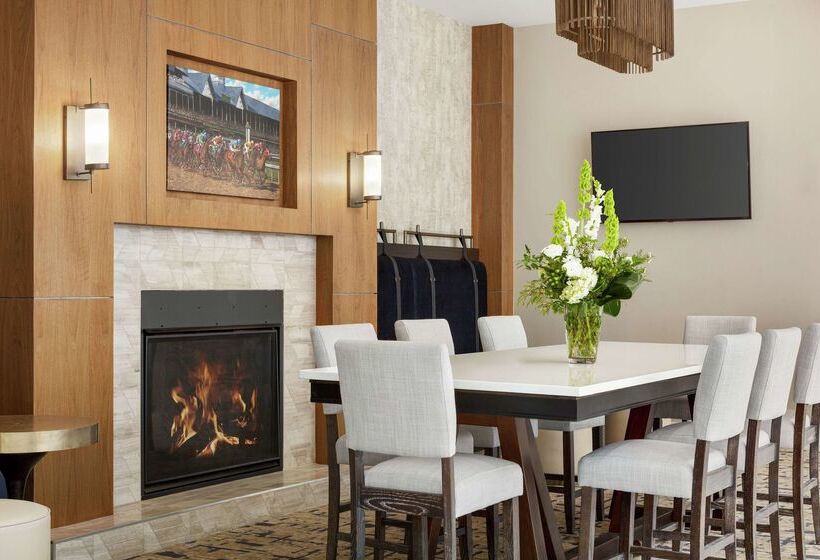 هتل Hilton Garden Inn Louisville Downtown