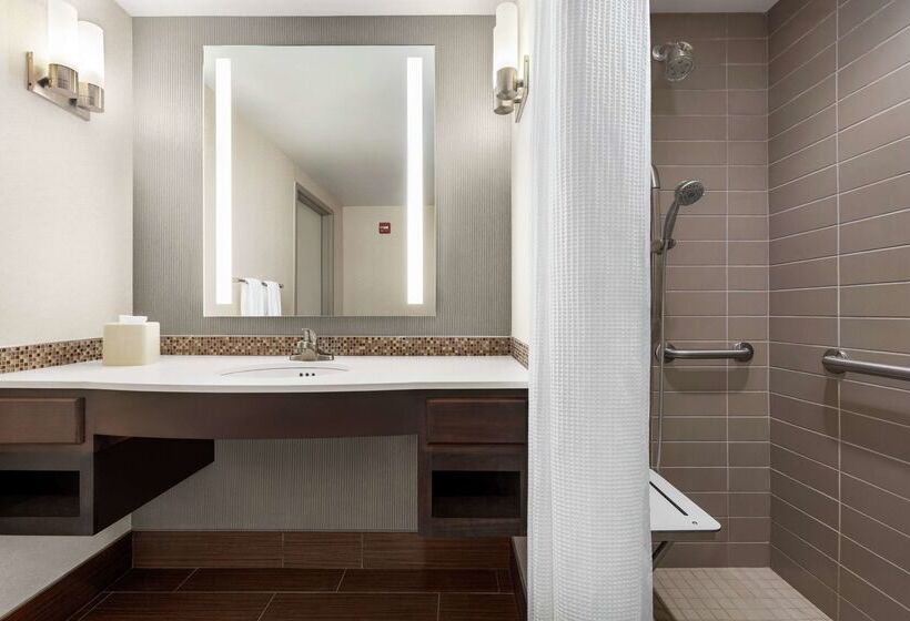 هتل Hilton Garden Inn Louisville Downtown