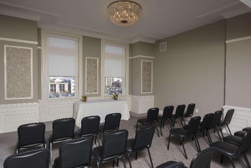 هتل Hilton Garden Inn Louisville Downtown