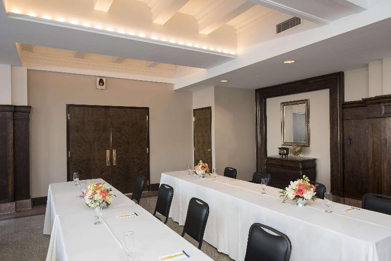 هتل Hilton Garden Inn Louisville Downtown