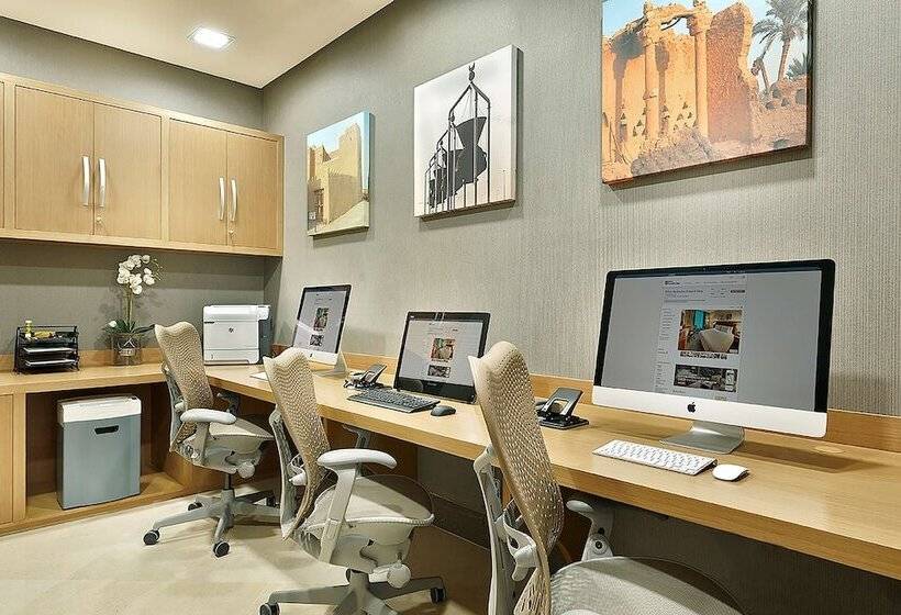 Otel Hilton Garden Inn Tabuk