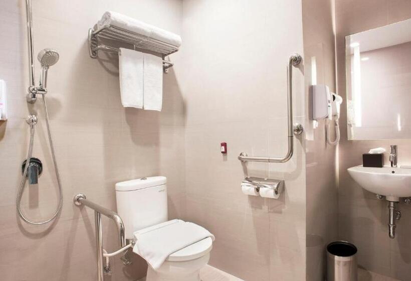 בית מלון כפרי Holiday Inn Express Surabaya Centerpoint, An Ihg