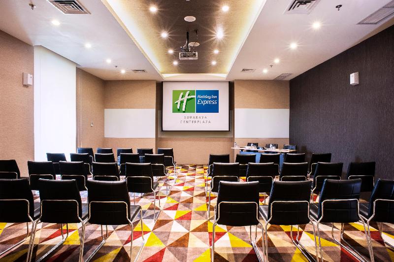 בית מלון כפרי Holiday Inn Express Surabaya Centerpoint, An Ihg