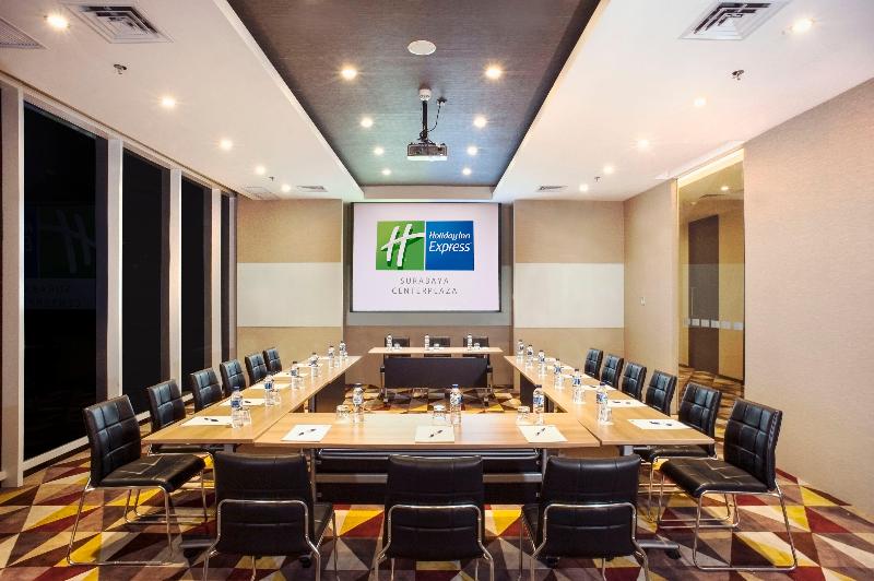 בית מלון כפרי Holiday Inn Express Surabaya Centerpoint, An Ihg
