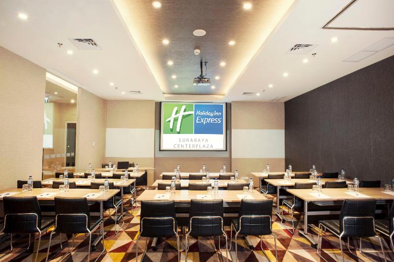 בית מלון כפרי Holiday Inn Express Surabaya Centerpoint, An Ihg