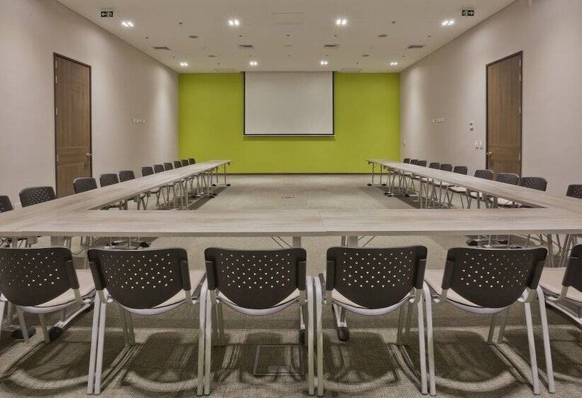 호텔 Holiday Inn Express Yopal, An Ihg