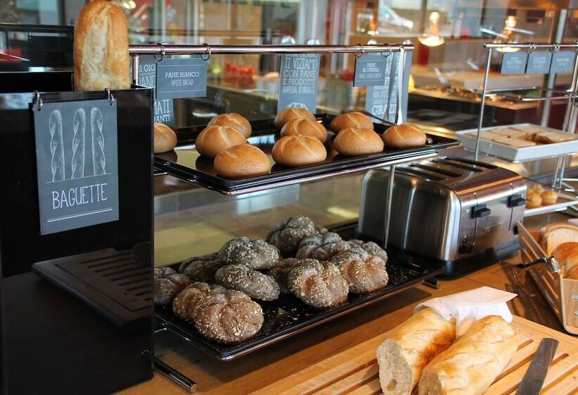 בית מלון כפרי Ibis Milano Fiera