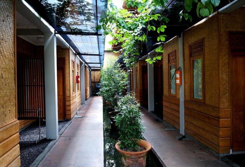 호텔 Kampung Sumber Alam Garut