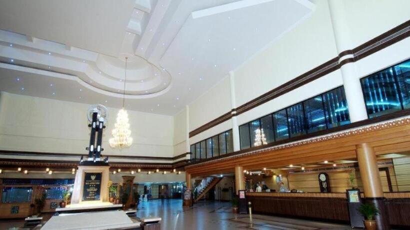 בית מלון כפרי Kapuas Palace