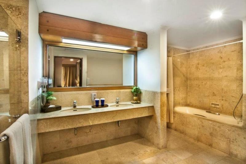 בית מלון כפרי Lido Lake Resort By Mnc