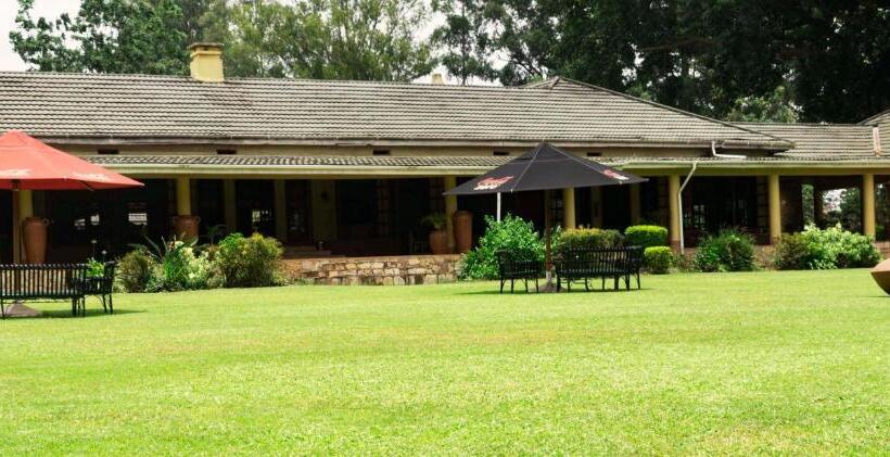 هتل Mountains Of The Moon