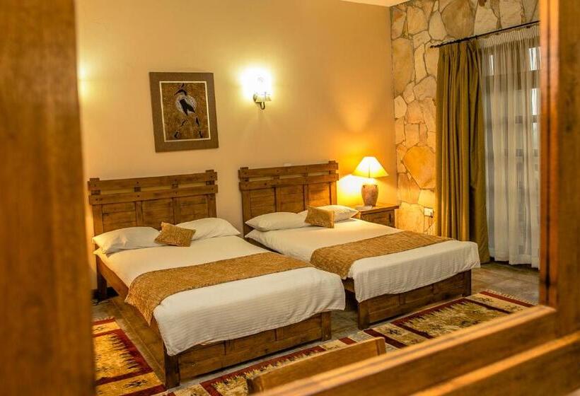 هتل Mountains Of The Moon