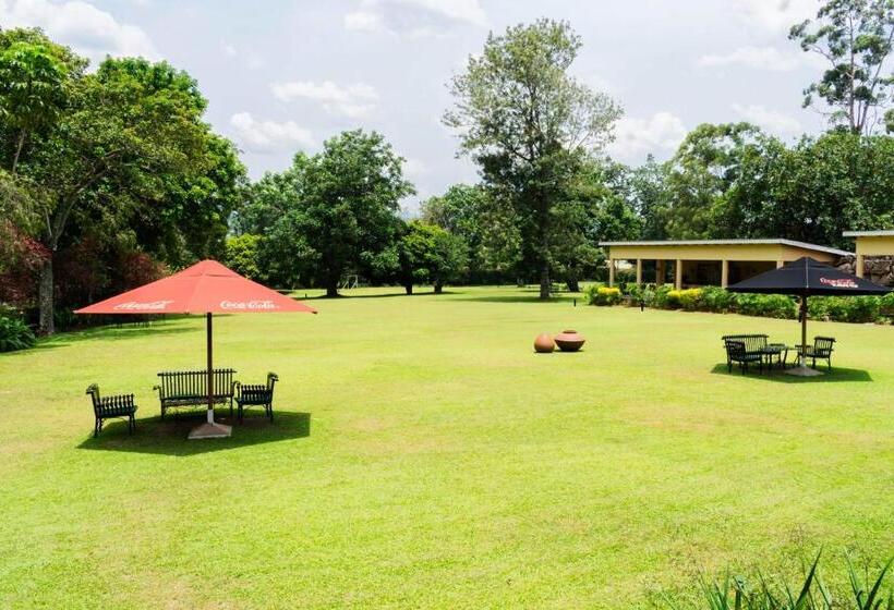 هتل Mountains Of The Moon