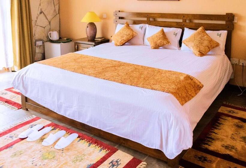 هتل Mountains Of The Moon