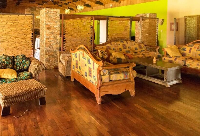 هتل Mountains Of The Moon