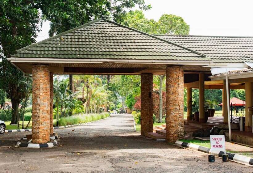 هتل Mountains Of The Moon