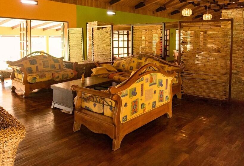 هتل Mountains Of The Moon