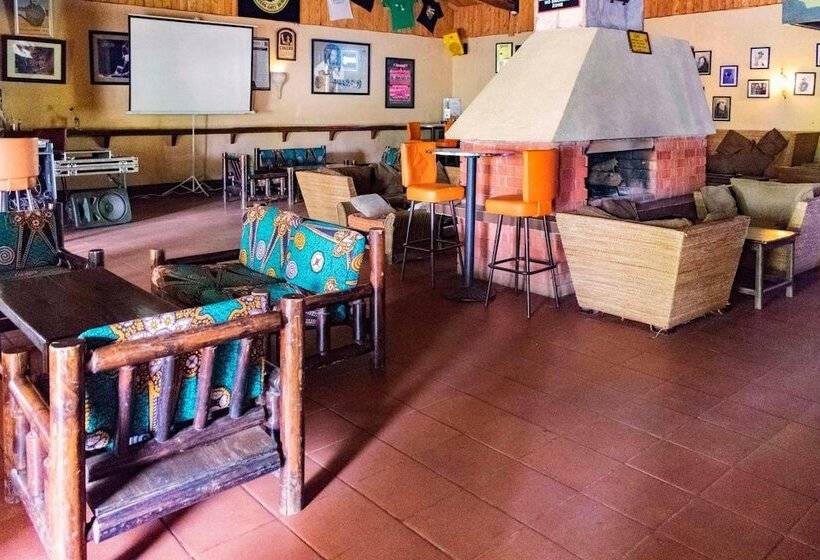 هتل Mountains Of The Moon