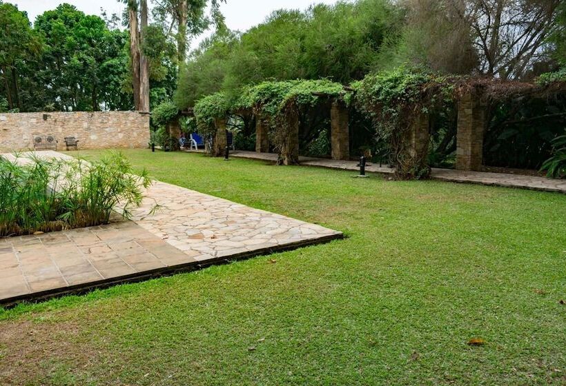 هتل Mountains Of The Moon