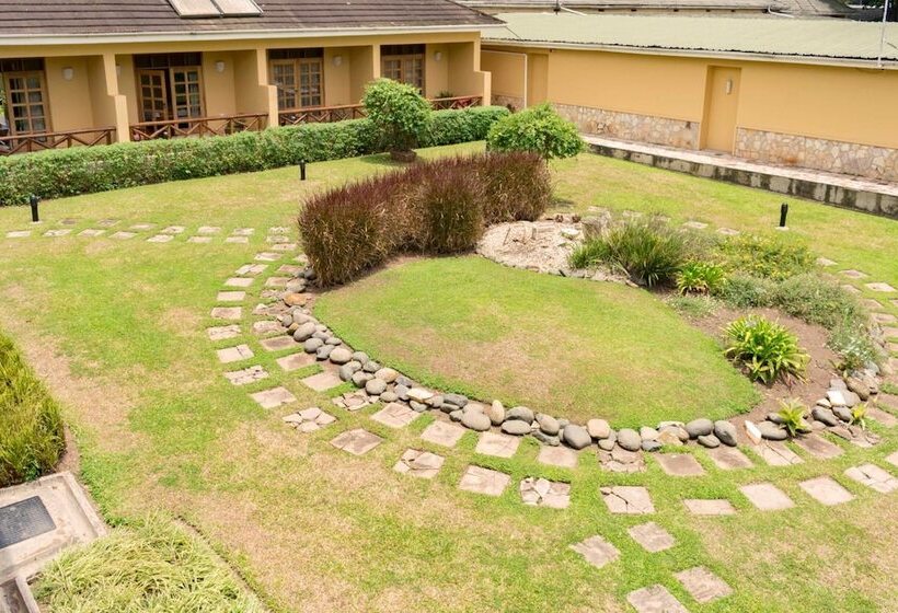 هتل Mountains Of The Moon