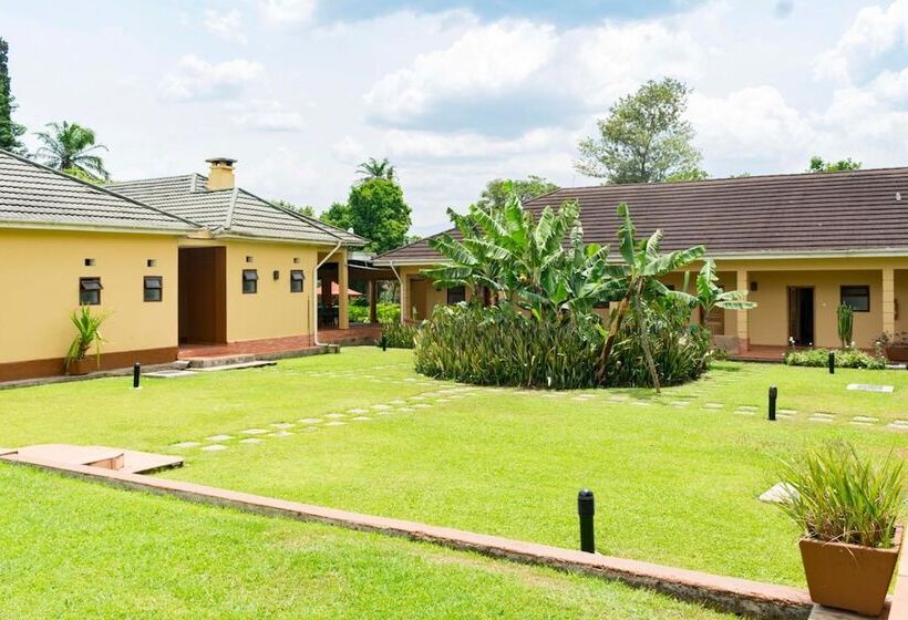 هتل Mountains Of The Moon