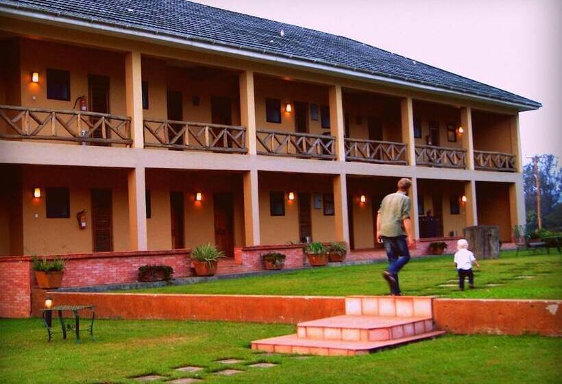 هتل Mountains Of The Moon