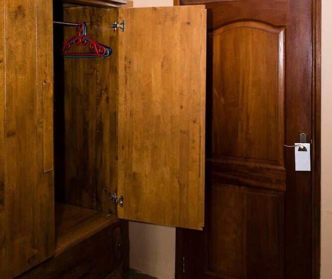 هتل Mountains Of The Moon