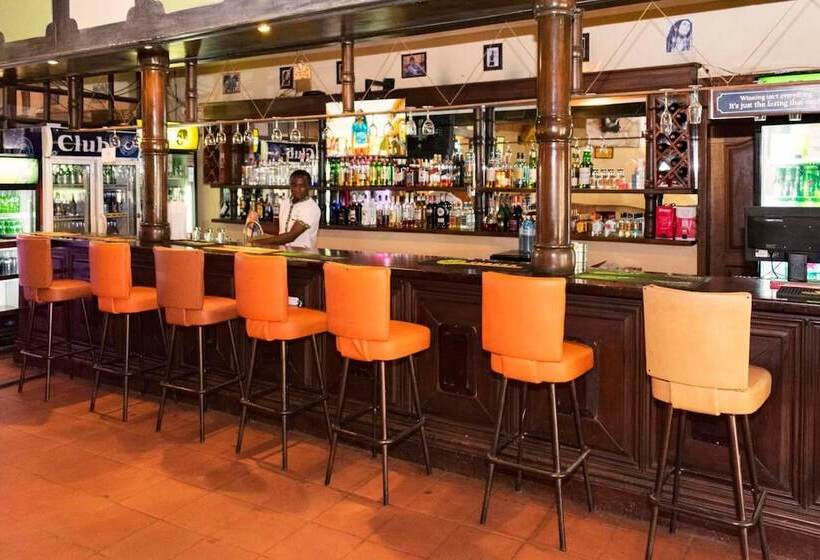 هتل Mountains Of The Moon