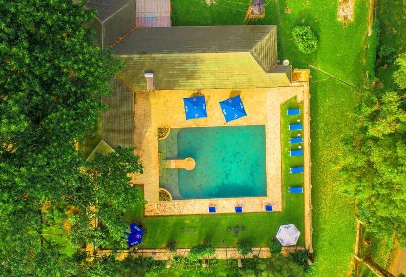 هتل Mountains Of The Moon